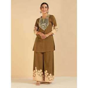 Conjunto coordinado de Kurti y Sharara de crepé con estampado floral bohemio marrón, ecológico, para todas las estaciones, con mangas tres cuartos. - Product Image 6