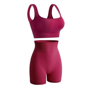 Ensemble Leggings courts + soutien-gorge de sport croisé Survêtement de gymnastique pour femmes - Product Image 3