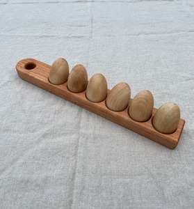 Estante de madera para huevos para cocina familiar grande que ofrece el máximo espacio de almacenamiento y una hermosa apariencia decorativa - Product Image 4