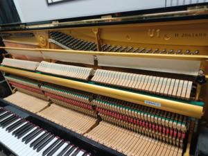 Piano droit Yamaha U1H, entretenu et accordé avec expertise, qualité garantie, occasion de qualité, choix idéal pour les artistes 2061609 - Product Image 4