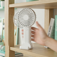 Ventilateur portable rechargeable USB avec logo personnalisé, mini ventilateur à main avec trois vitesses, support de bureau pour les voyages en plein air