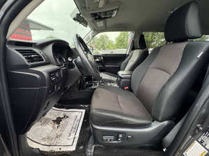 Usado 2017 T * oyota 4Runner TRD SUV - Product Image 5