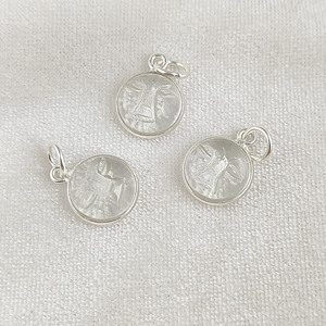 Cristal clair Quartz 925 argent Sterling plaqué or 10mm pierre précieuse visage sculpture pendentif fait à la main bijoux spirituels en vrac - Product Image 2