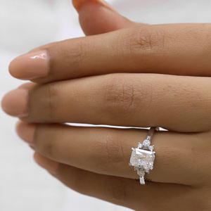 Vinson แหวนเพชรมอยส์ซอไนต์2กะรัตประดับเพชรที่ได้แรงบันดาลใจจากธรรมชาติแหวนรูปดอกไม้สีเหลืองทอง18K สำหรับเป็นของขวัญ - Product Image 4