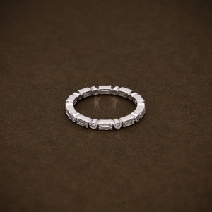 Anillo de Eternidad con Diamantes Baguette en Oro Sólido de 18k, Anillo Apilable con Diamantes Baguette y Redondos, Anillo Apilable con Diamantes Cultivados en Laboratorio - Product Image 6