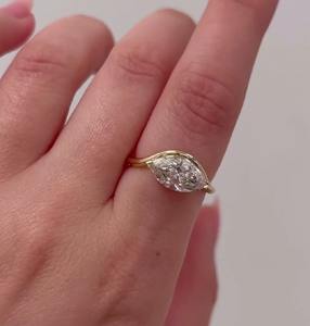 Bague en diamant de laboratoire taille marquise East West, sertie d'un diamant CVD brillant de 1,5 carat dans un solitaire horizontal unique - Product Image 1