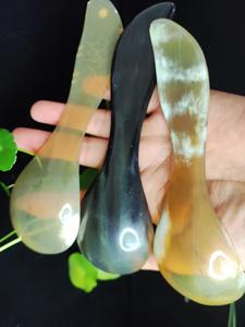 Cuillère en corne de buffle naturelle, fabriquée à la main et polie, parfaite pour servir des épices, des condiments ou pour une utilisation décorative sur la table, de haute qualité - Product Image 3