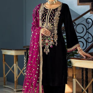 Kurta brodée avec robe en tissu de velours Salwar ornée de perles de verre cristal Dabka Work et dentelle pour la fête - Product Image 1