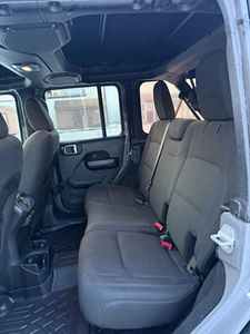 Jeep Wrangler Unlimited Sport 4x4 2018 en buen estado - Product Image 5