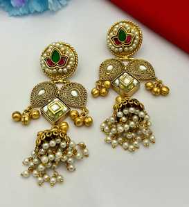 Pendientes tradicionales indios para mujer Pendientes de diseño último y único Ideal para bodas, festivales Par con traje o Sari - Product Image 5