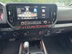 Ventes aux enchères RHD / LHD Nissan Frontier 4x4 PRO-4X 4 portes Crew Cab 5 pi. SB 2025 - Product Image 3