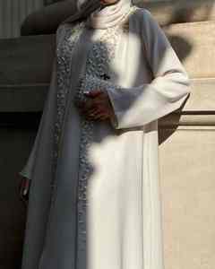 ชุดอาบายาตัวยาวผ้าไหมสีดำแบบพรีเมี่ยมสำหรับผู้หญิงมุสลิมลำลองเปิดสไตล์จาลาบียาทันสมัยสวมใส่สบายทันสมัย - Product Image 3