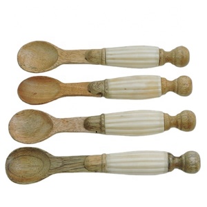 Nouveau Design mignon fait à la main en bois d'acacia naturel et résine ensemble de cuillère à manger de bonne qualité article artisanal petite cuillère - Product Image 2