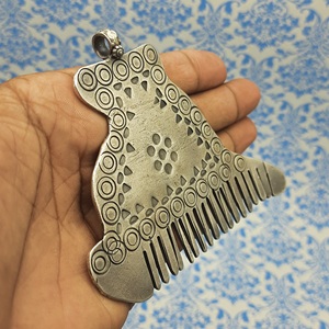 Gargantilla fina artesanal de plata con diseño único de Peine de pavo real perla de agua dulce para bodas o regalos - Product Image 4