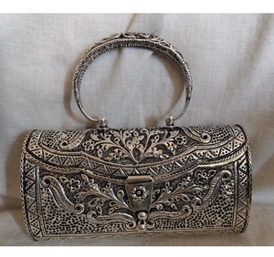 Bolsa de Regalo de Compromiso de Plata de Ley 925 a la Moda para Mujer con un Aspecto Atemporal y una Artesanía Sofisticada para el Día a Día - Product Image 1