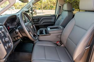 Chevrolet Silverado 4500-HD 2022, 4x4 de Servicio Mediano con Luces LED, Techo Corredizo, Cámara Trasera de 360° - Product Image 2