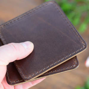 Juego de posavasos de cuero con Decoración de mesa para el hogar Posavasos de corcho de seis tazas con artesanías de forma cuadrada de diferentes colores - Product Image 5