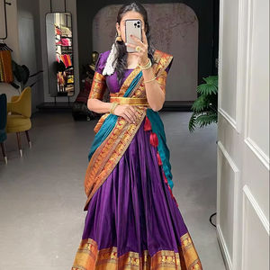 Belle Designer Soie Lehenga Choli avec Zari Tissage Travail pour Demoiselles d'Honneur ou Mariage Elégant Mariage Lehenga Choli - Product Image 1