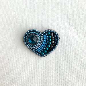 Broches en fil de chenille brodé de haute qualité, épingle de sûreté, mode, service OEM personnalisé, prix de gros bas - Product Image 1