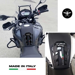 Protezione Serbatoio Moto Benelli TRK 502x, Adesivi 3D Personalizzabili, Logo Adesivo Nero - Product Image 3
