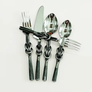 Juego de Cubiertos de Plata con Mango de Cadena Hecho a Mano, Ideal para un Estilo de Bistro Moderno, Presentación Creativa de Alimentos y Mesas de Exhibición - Product Image 3