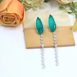 Pendientes de Diseño Glamorosos de Primera Calidad con Baño de Plata y Piedras de Circonita Cúbica, Colección para Bodas y Fiestas para Mujeres y Niñas - Product Image 2
