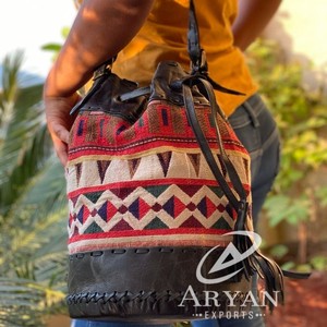 Sac à main élégant en cuir véritable pour femmes, sac à bandoulière Jacquard avec cordon de serrage - Product Image 1