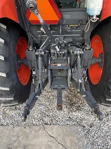 Tractor Kubota M6060 Usado de Alto Rendimiento con Cabina |   Maquinaria Agrícola de 60HP 4x4 con Transmisión Hidráulica en Venta - Product Image 6