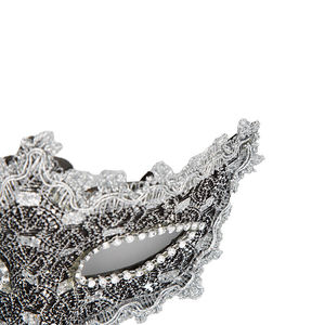 Elegante maschera veneziana in pizzo nero e argento con strass accessorio di carnevale originale e regalo perfetto per le donne - Product Image 2