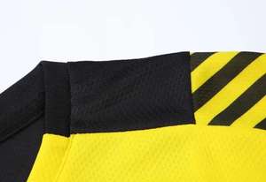 Vente en gros d'uniformes de football Maillots de football respirants à sublimation avec logo personnalisé Vêtements de sport de haute performance pour clubs - Product Image 4