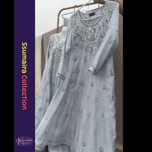 Elegante Vestido Anarkali de Seda en Gris con Bordado para Bodas y Fiestas 2025 - Product Image 5