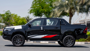 Toyota Hilux 2024 d'occasion, automatique, conduite à gauche, intérieur cuir R20 foncé, caméra de recul, toit ouvrant, Euro IV, écran tactile, 4.1-6L, 300-400 ch, 5 places, LED - Product Image 4