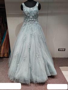 Hermoso vestido de red bordado para mujer Elección perfecta para fiestas Recepciones para bodas y celebraciones - Product Image 3