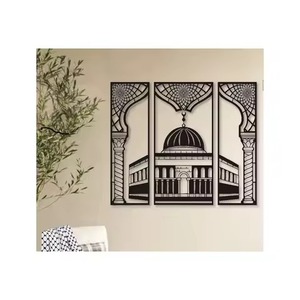 Art mural islamique unique en métal artisanal mettant en valeur la calligraphie arabe et les motifs géométriques pour la décoration moderne de la maison et le Ramadan - Product Image 4