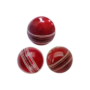 Balle de cricket rouge de conception personnalisée de haute qualité en cuir véritable balle dure de sport pour la pratique intérieure et extérieure les plus populaires - Product Image 2