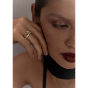Anillo de Diamantes Marquise Eternity en Oro Amarillo - Product Image 4