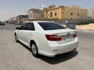 รถยนต์มือสอง ปี 2015 รุ่น AURION XLE Hybrid AWD Sedan เบาะหนัง ระบบควบคุมความเร็วอัตโนมัติ ACC เกียร์อัตโนมัติ กล้อง 360 องศา พวงมาลัยซ้าย - Product Image 5