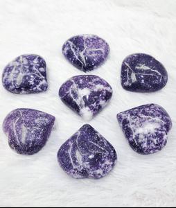 Piedra de Palma de Cristal de Lepidolita en Forma de Corazón - Piedra de Masaje de Bolsillo para el Equilibrio Natural de los Chakras del Cuerpo, Sanación Reiki y Cristal - Product Image 5