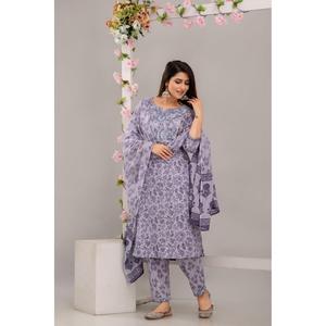 Kurta Recta de Gasa con Estampado Floral Morado y Adornos de Espejo, Mangas Tres Cuartos, Pantalones y Dupatta a Juego - Product Image 2