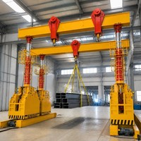 Grúa Pórtico Hidráulica de 4 Toneladas con Sistema de Elevación Telescópico de Cilindros Multietapa y Desplazamiento sobre Rieles para Manejo de Cargas Pesadas