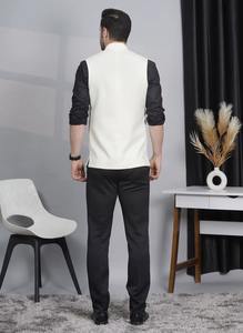 Gilet moderne crème clair très demandé pour hommes, coupe ajustée, parfait pour les réunions d'affaires, les mariages, disponible au meilleur prix - Product Image 3