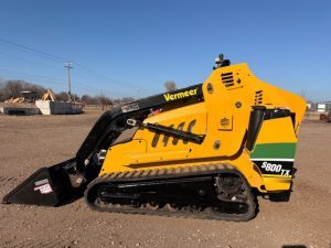 Mini-chargeuse compacte Vermeer S800TX de qualité supérieure avec moteur diesel Kubota, pompe, boîte de vitesses et moteur, à fort moment de charge et haute efficacité - Product Image 4