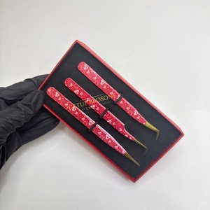 Pince à cils GETUP BROSONS IMPEX personnalisée en acier inoxydable avec revêtement en papier en forme de cœur, pointe dorée, anti-magnétique et poignée diamantée - Product Image 2