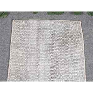 Petit tapis turc de 1,4 x 2,1 pieds, tapis vintage rayé gris - Product Image 3