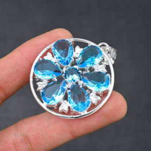 Pendentif élégant en topaze bleue fait à la main en argent 925 plaqué bijoux de créateur cadeau pour femmes fête d'anniversaire - Product Image 4