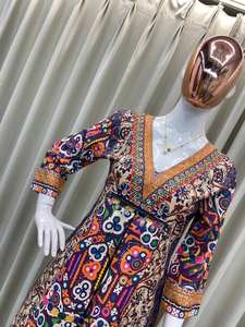 PARA ESTA PRÓXIMA TEMPORADA DE NAVARATRI, NUESTRO EXCLUSIVO PAR DE SALWAR KAMEEZ REVERSIBLE DE RAYÓN CON ESTAMPADO MODERNO PARA DIWALI Y BODAS - Product Image 3