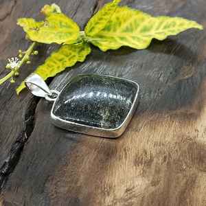 Nit Knight 925 Plata Bohemia Diseñador Colgante Cuarzo Sqauraish Forma Indian Charm Suministro a granel - Product Image 4