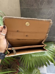 Pochette en cuir taillée à la main de luxe 2025, étui à cartes en fourrure motif occidental, pochette multi-usages élégante, nouveauté - Product Image 6