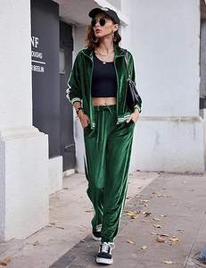 Ensemble de survêtement en velours respirant 2 pièces pour femmes 100% polyester Tenue de détente douce Sweat-shirt zippé Pantalon de survêtement Décontracté Confortable - Product Image 3
