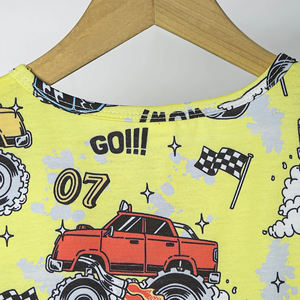 Conjunto de pantalones largos de manga corta informal de verano para niños Camiseta con patrón amarillo cómodo y pantalones largos adecuados - Product Image 3